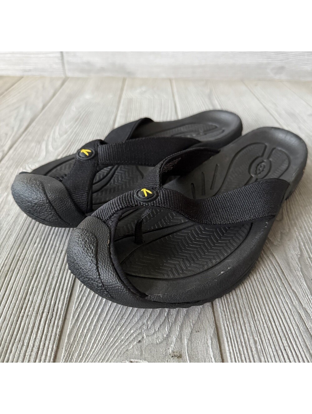 KEEN Waimea TG Sandals Mens 9.5 Black Toe Guard Outdoor Water Flip Flops